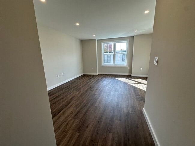 Building Photo - 33 Copeland St