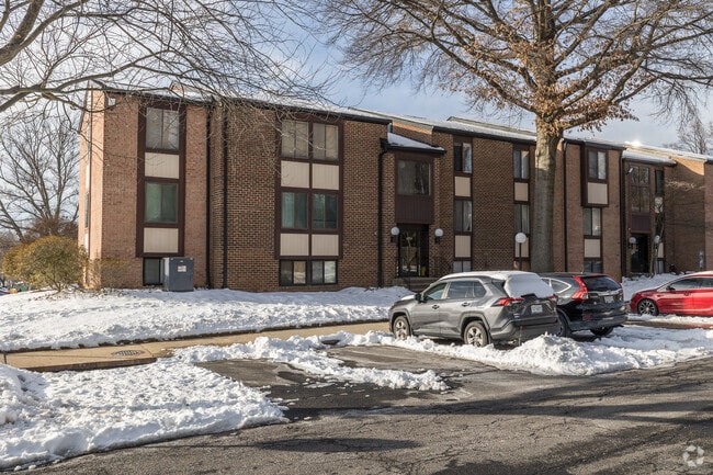 Primary Photo - Hawthorne Village Condominiums