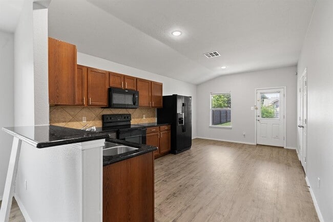 Building Photo - 5800 Maciver Dr