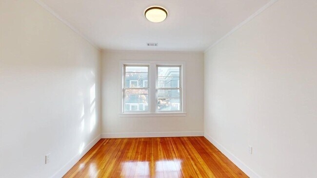 Building Photo - 391 Linwood Ave