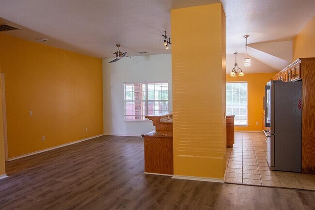 Building Photo - 4016 Bald Eagle Dr