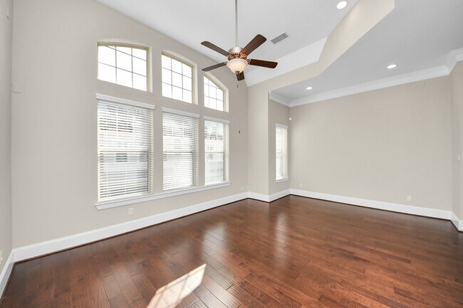 Building Photo - 8306 Hillendahl Blvd
