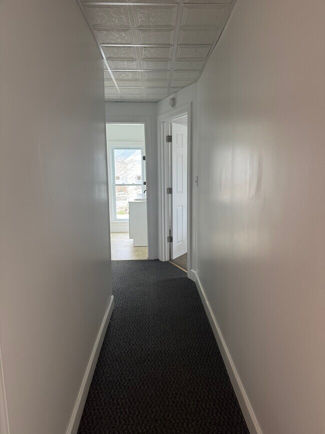 Building Photo - 1006 Academy St