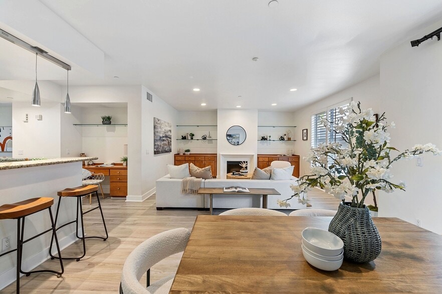 Building Photo - 2240 S Beverly Glen Blvd