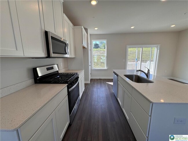 Building Photo - 7666 Clayton Ave