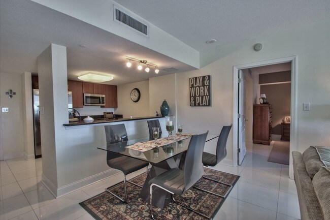 Building Photo - 300 S Duval St