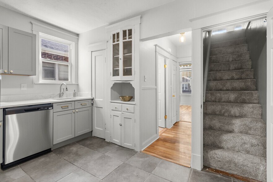 Building Photo - 6613 Parkwood Pl