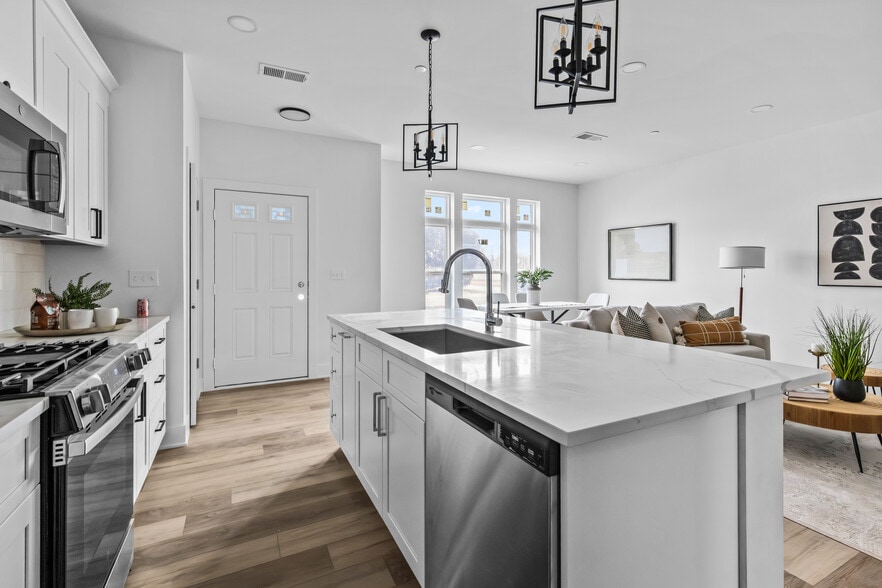 Building Photo - 27W280 Bauer Rd