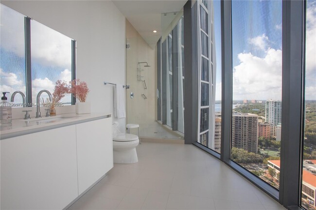 Building Photo - 2821 S Bayshore Dr