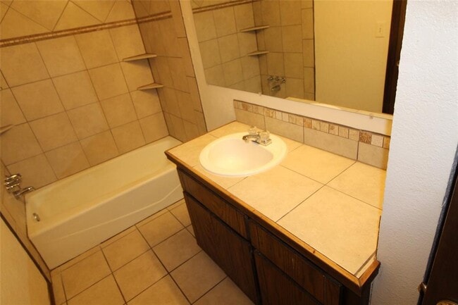 Building Photo - 904 Aspen Ct