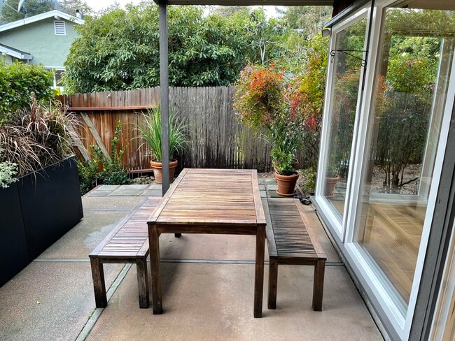 Building Photo - 36 Redwood Ave