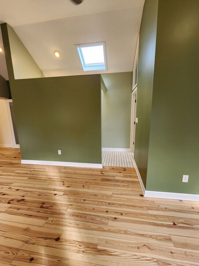 Building Photo - Gorgeous Home For Rent in Ohio City! 2 Master Suites!