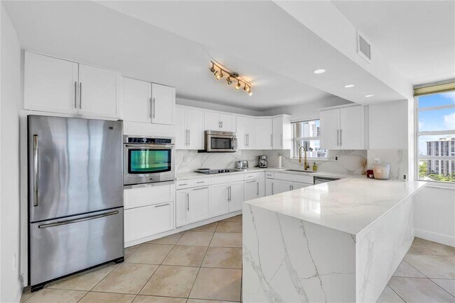 Building Photo - 2750 NE 183rd St