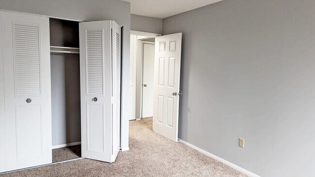 Building Photo - 60 Shrewsbury Green Dr