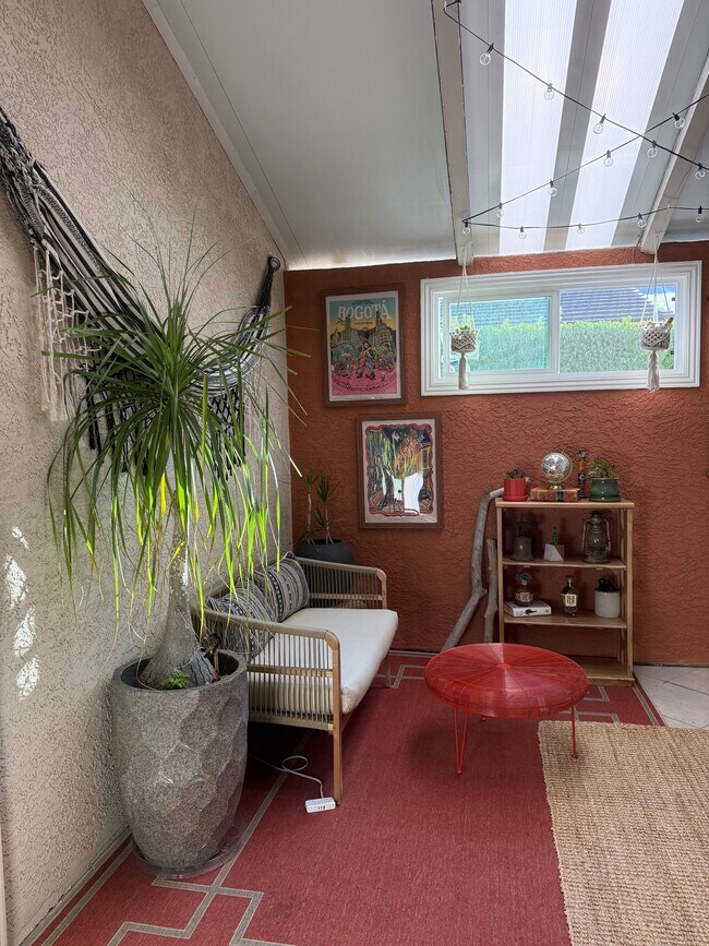 Building Photo - 1408 La Plaza Dr