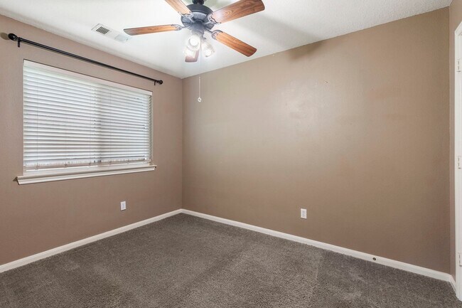 Building Photo - 6004 Hunnington Dr