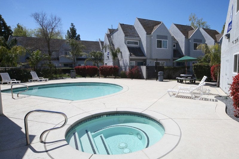 Building Photo - One Month Free Rent Fountain Circle Townhomes