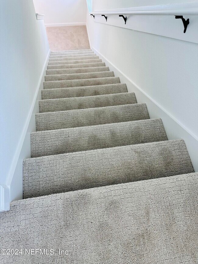 Building Photo - 18 Mellowood Ln