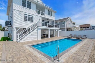 Building Photo - 13 5th Ave