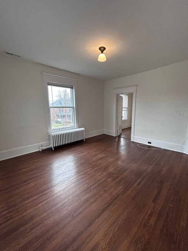 Building Photo - Renovated Victorian with historic touches & huge yard!