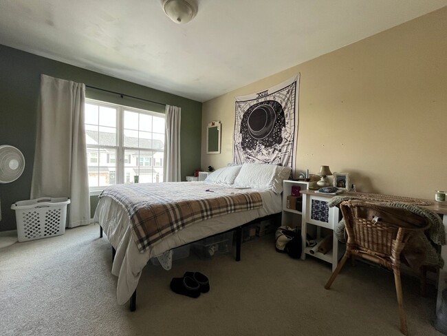Building Photo - Stunning Upper Nazareth End Unit Townhome