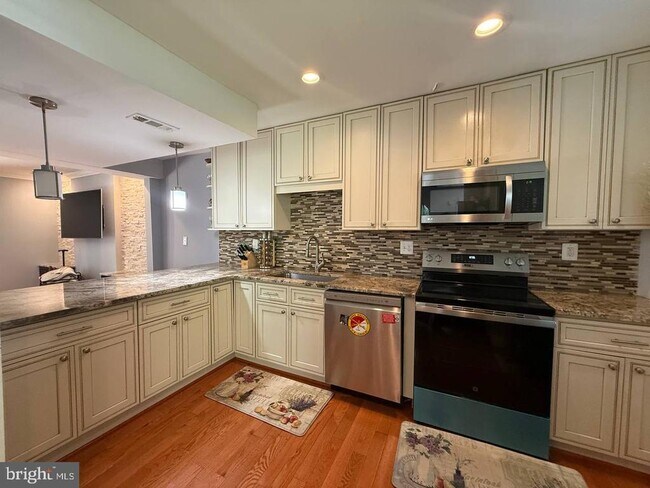 Building Photo - 6415 Blarney Stone Ct