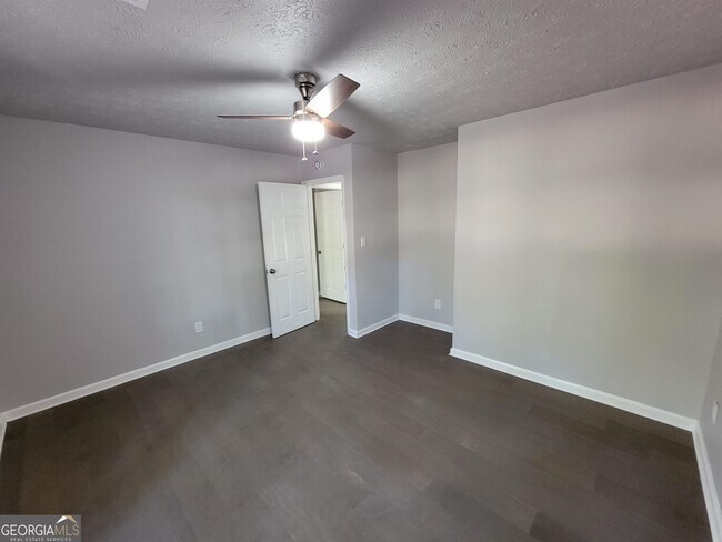 Building Photo - 260 Greenfield Cir