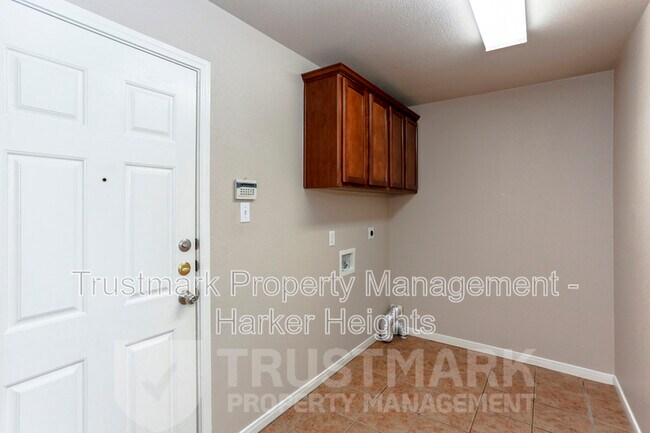 Building Photo - 1705 Indian Camp Trail