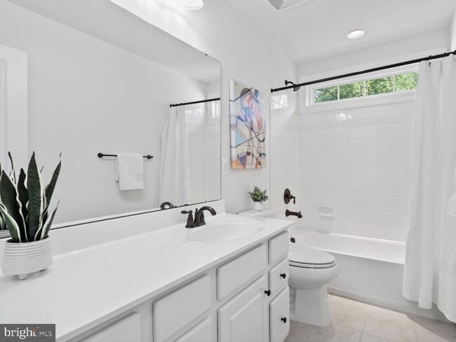 Building Photo - 41595 Revival Dr