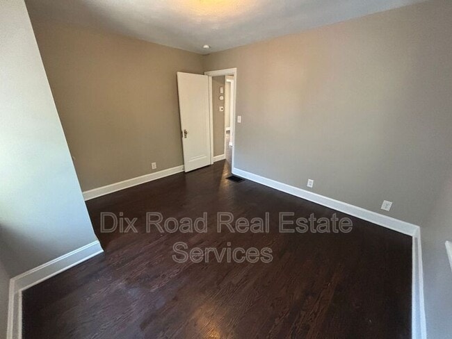Building Photo - 1862 Ashbrook Dr