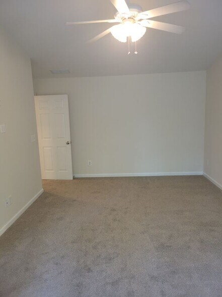Building Photo - 105 Finchley Dr