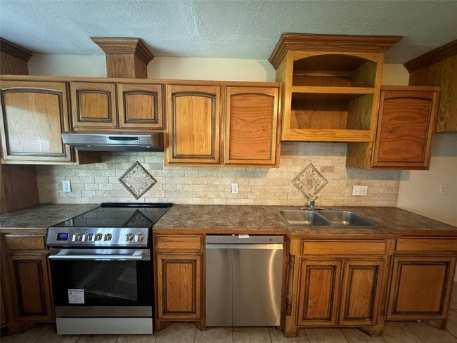 Building Photo - move in ready!