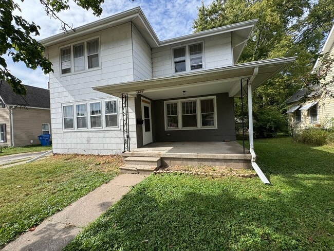 Primary Photo - 4 bedroom 1.5 bath Home in Moline