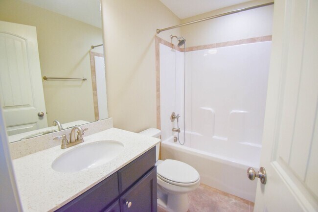 Building Photo - 3 Bedroom 2.5 Bathroom in Haymount - No Pets