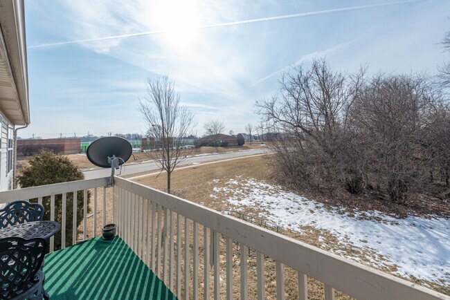 Building Photo - 974 N Village Dr