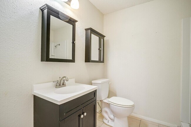 Building Photo - One Side of Very Nice Duplex West Granbury- 2 Bed, 2 Bath- 76049