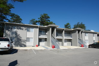 Building Photo - College Courtyard