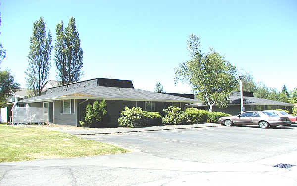 Primary Photo - Country Squire Apartments