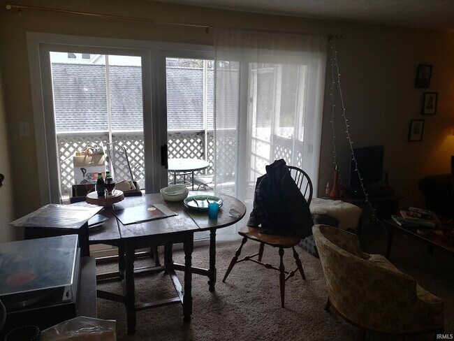 Building Photo - 1206 S College Mall Rd