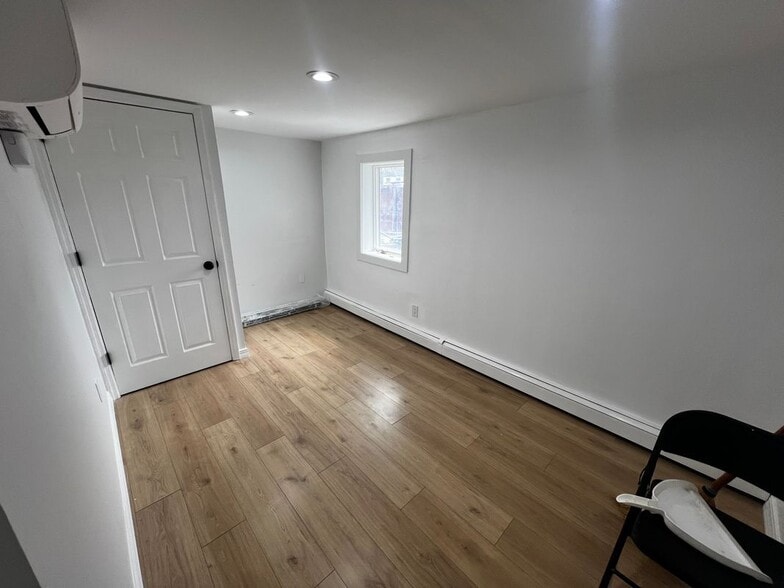 Building Photo - 25 Spruce St