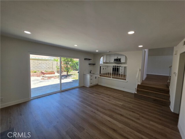 Building Photo - 8831 Sailport Dr