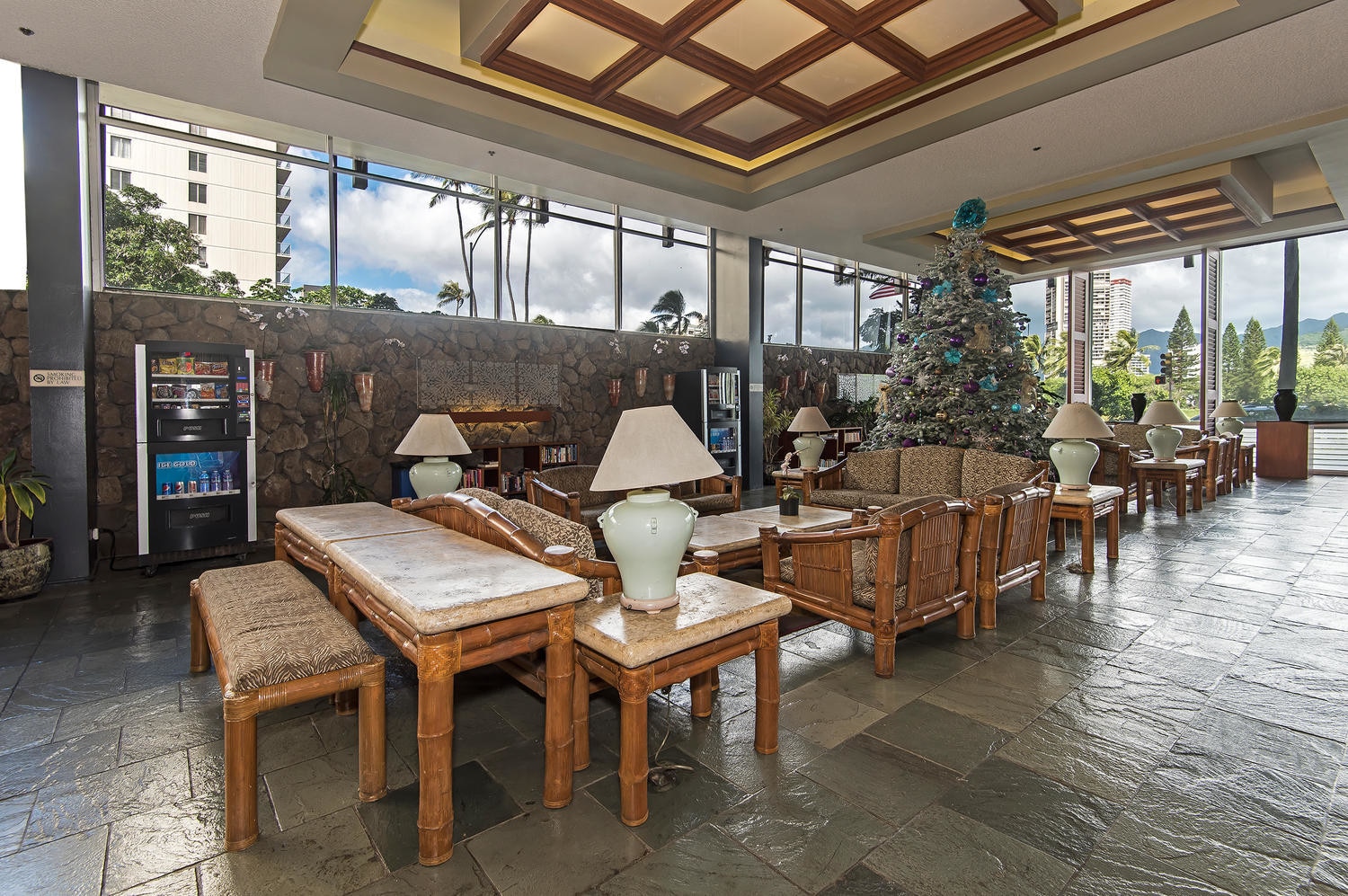 Island Colony Lobby - 445 Seaside Ave