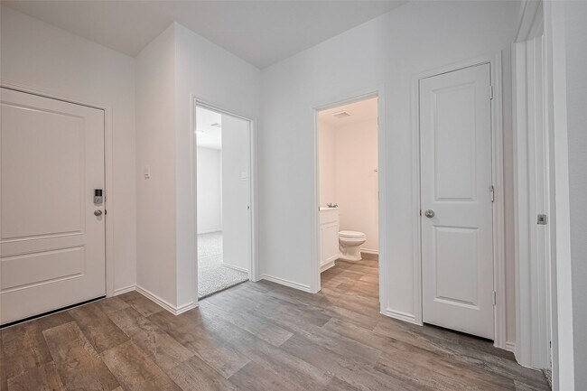 Building Photo - 4207 Zeke Ests Ln