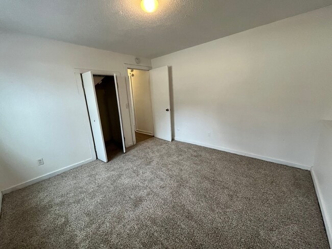 Building Photo - Newly Updated Duplex in Northwest Fort Collins