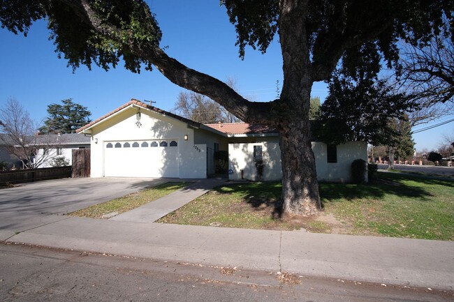 Building Photo - Charming 3-Bedroom Home with Pool in Modesto