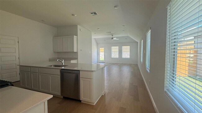 Building Photo - 176 Hornet St