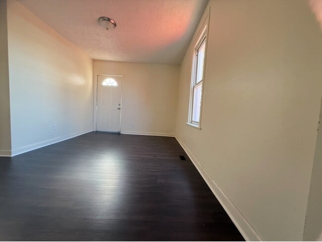 Building Photo - 26 Clarence St