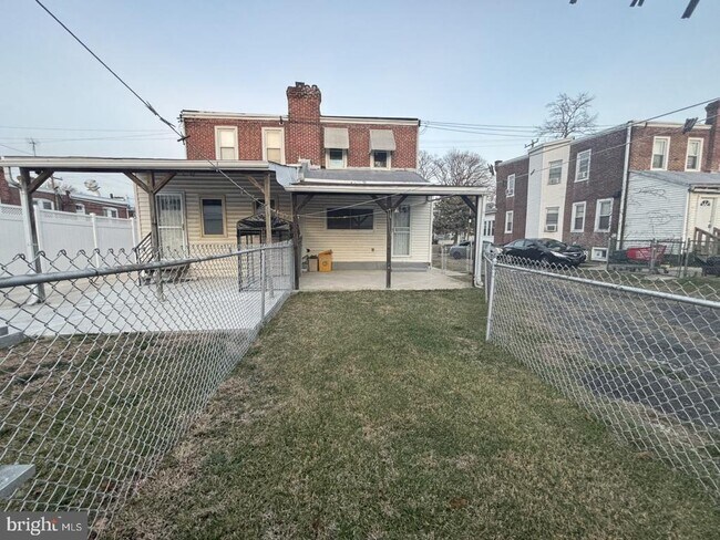 Building Photo - 122 Sharon Ave