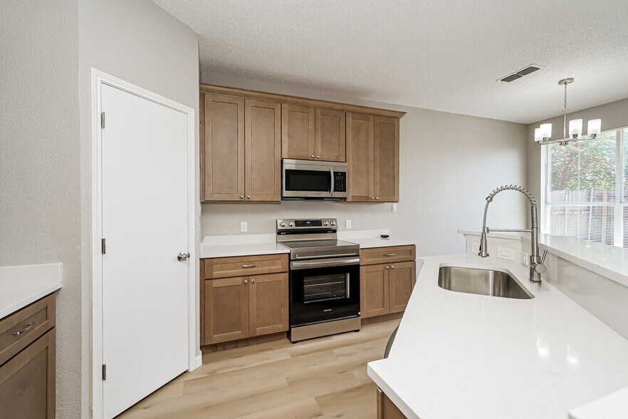 Building Photo - 6332 Downeast Dr