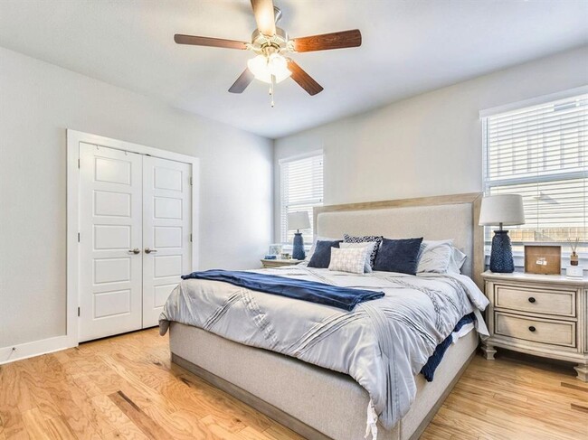 Building Photo - Inviting 4/BR 2.5/BA Home in Austin